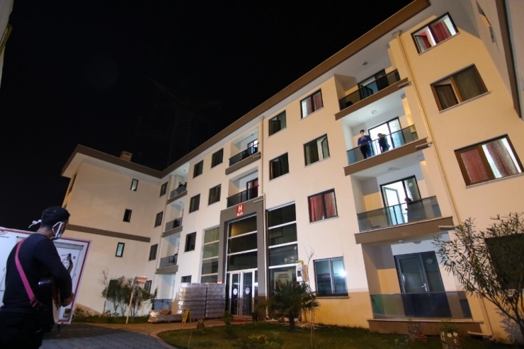 Karantinadaki Vatandaşlara Konser Ve Doğum Günü Sürprizleri