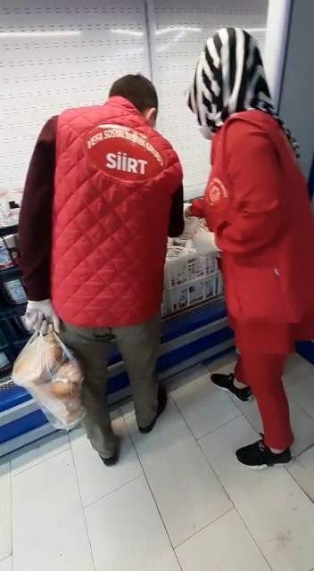 Siirt’te Ekipler Soğan Ve Tavuk İsteyen Yaşlıların Talebini Yerine Getirdi