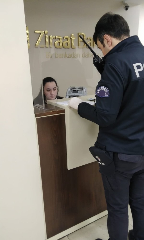 "Evde Kal"dı Bağış Yapmaktan Geri Kalmadı