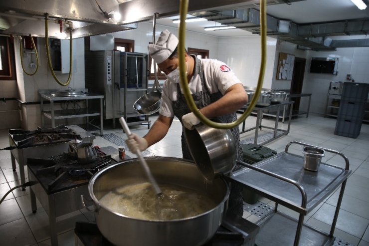 Sincan Belediyesinden Sağlıkçılara Çorba İkramı