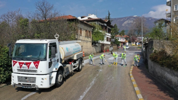 Turistik Kenti Fırçalarla Yıkadılar