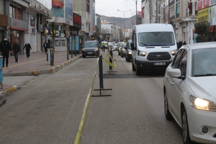Van’ın İşlek Caddelerine Park Yasağı Getirildi