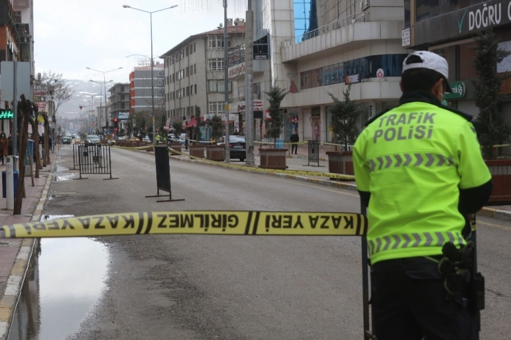 Van’ın İşlek Caddelerine Park Yasağı Getirildi