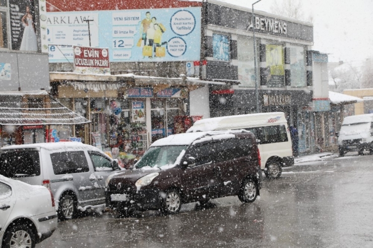 Başkale’de Kar Yağışı