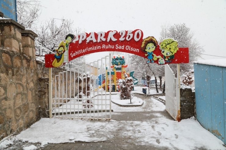 Başkale’de Kar Yağışı