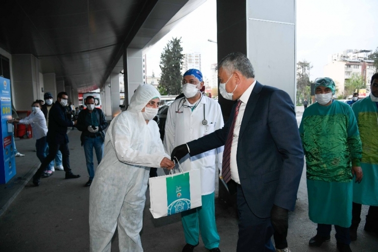 Büyükşehirden Sağlık Çalışanlarına Hijyen Kiti