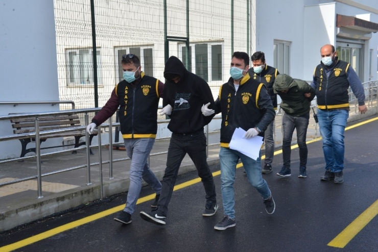 Yedek Parçası İçin Aynı Marka Aracı Çekiciyle Çaldılar