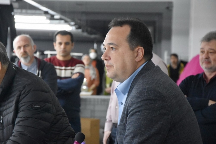 Akhisar’da Maske Üretimine Destek