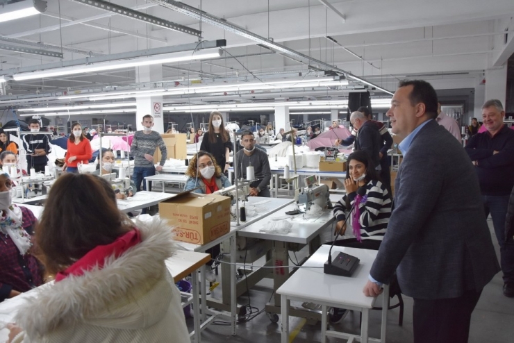 Akhisar’da Maske Üretimine Destek