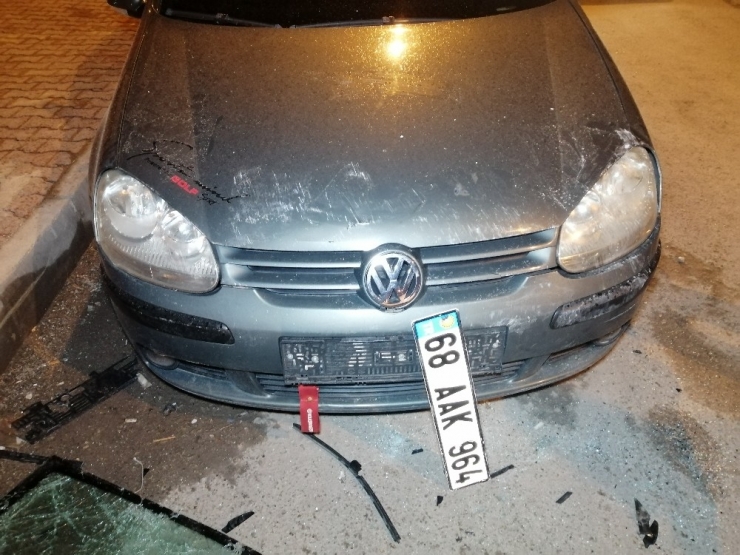 Alkollü Sürücü Önce Otomobile, Sonra Elektrik Panosuna Çarptı