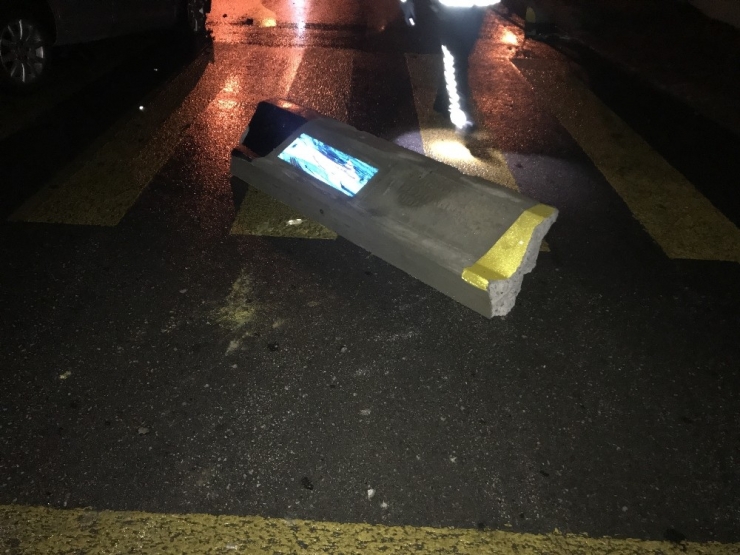 Alkollü Sürücü Bariyerleri Kırdı, Kaçamadan Yakalandı