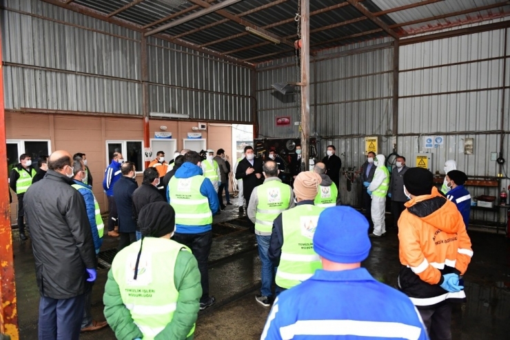 Temizlik İşçilerine 1000 Tl İkramiye