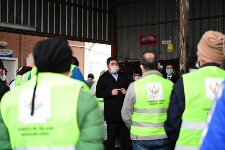 Temizlik İşçilerine 1000 Tl İkramiye