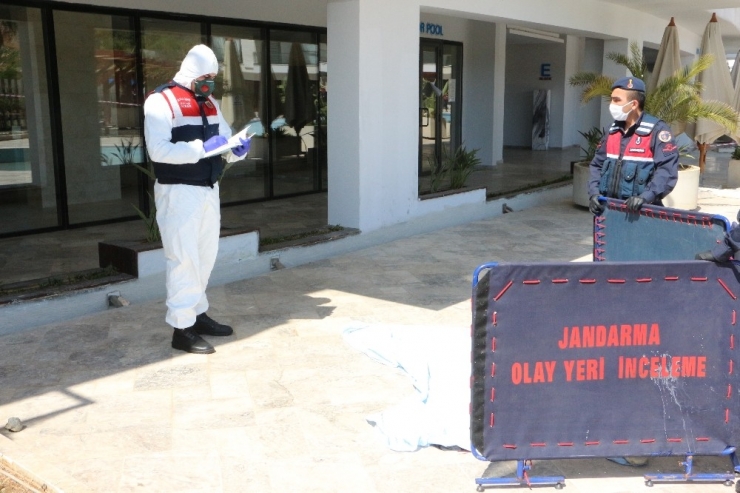 İranlı Kadın Sitenin Bahçesinde Ölü Bulundu