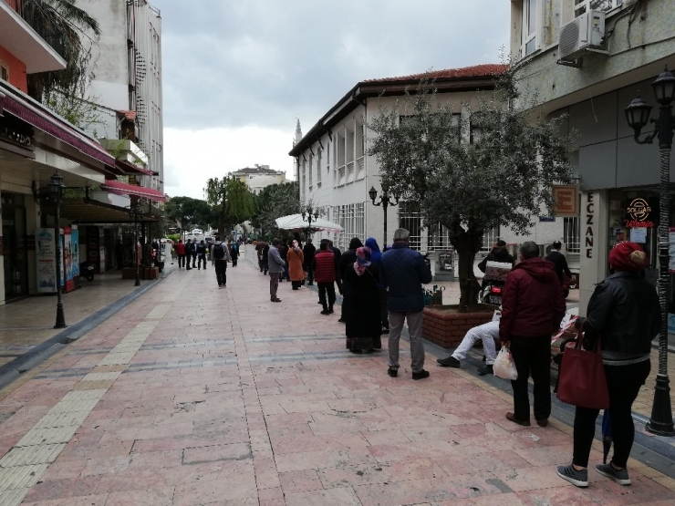 Aydın’da Sosyal Mesafeye Bariyerli Önlem