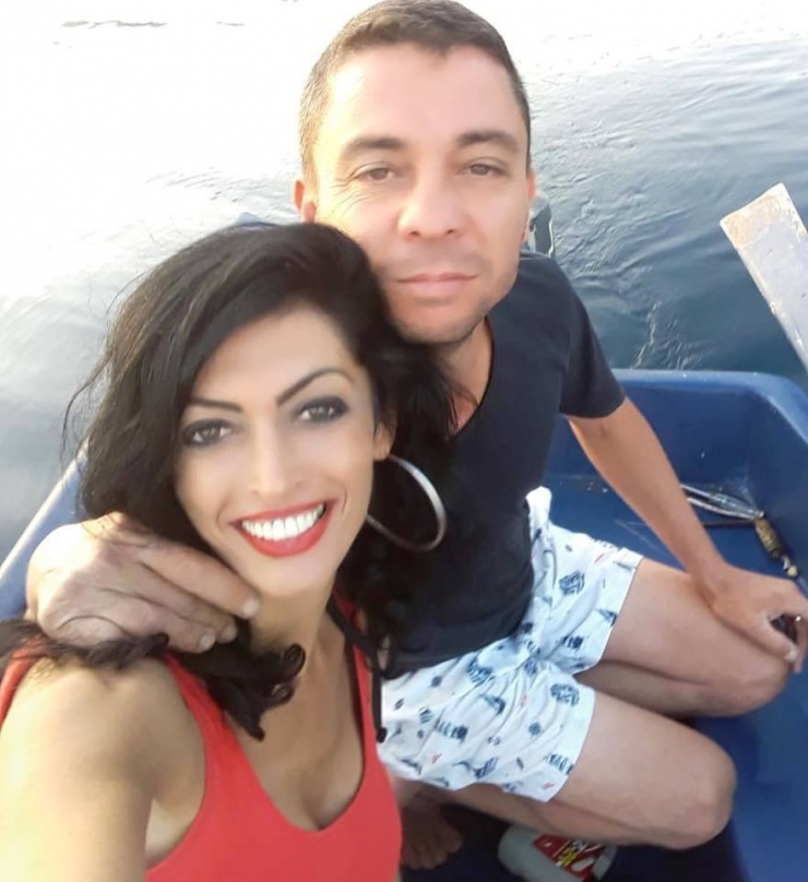 Eşini Silahla Yaralayıp İntihar Etti