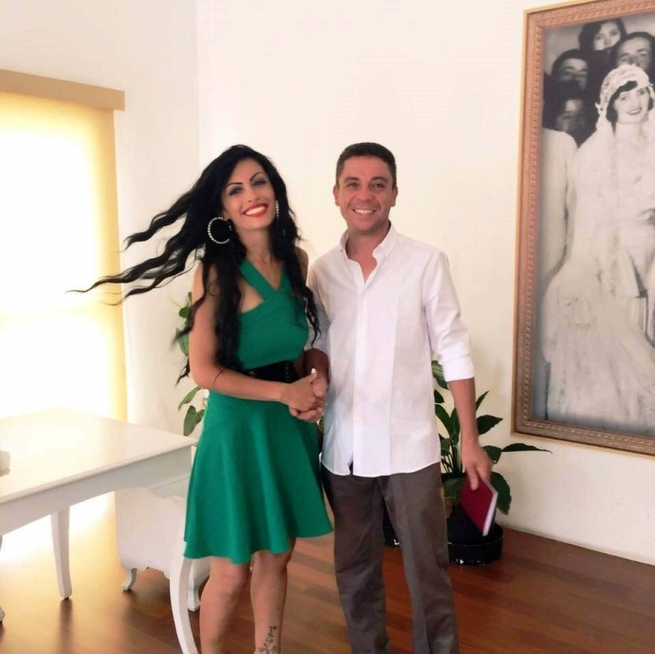 Eşini Silahla Yaralayıp İntihar Etti