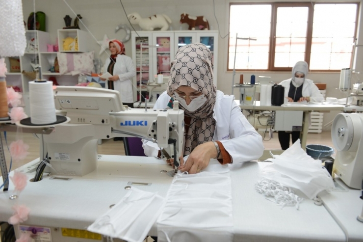 Çorum Belediyesi’nden Sağlık Kuruluşlarına 6 Bin Maske