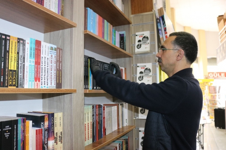 Diyarbakırlı Kırtasiyeci, Korona Virüs Nedeni İle Siparişleri Evlere Teslim Ediyor