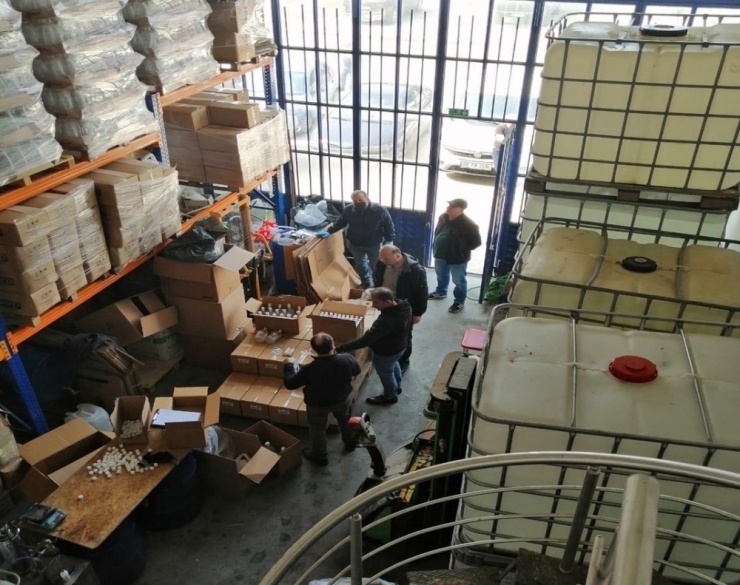 Düzce’de Polisten Kaçak Dezenfektan Üretimine Baskın Yapıldı