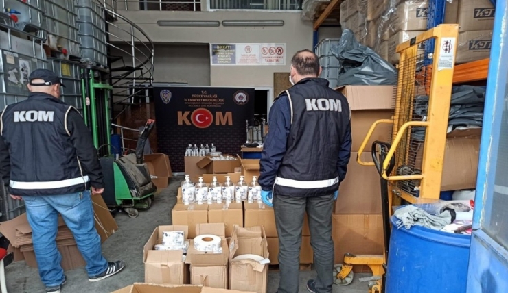 Düzce’de Polisten Kaçak Dezenfektan Üretimine Baskın Yapıldı