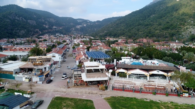 Fethiye’de Sahil Ve Meydanlar Boş Kaldı