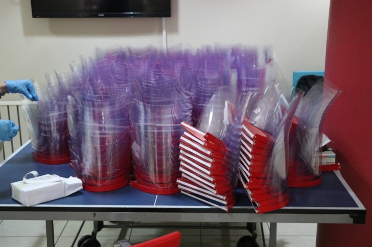 Gençlik Merkezi’nde ‘Korumalı Maske’ Mesaisi