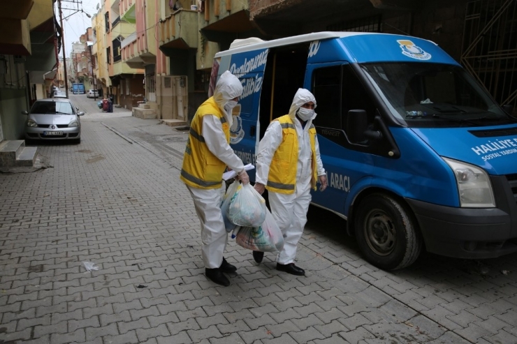 Gıda Yardımları Evlere Kadar Gönderiliyor