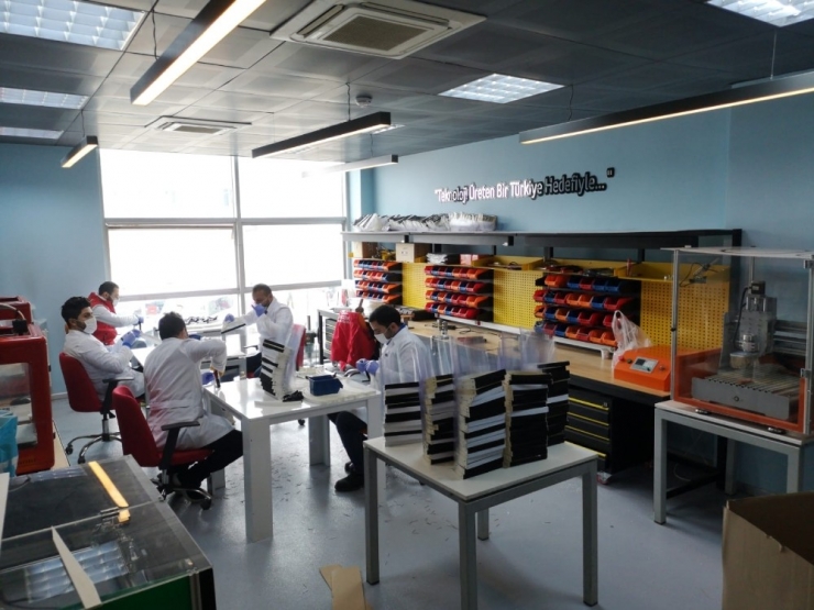 Hakkari’nin Gönüllü Gençleri Maske Üretiyor