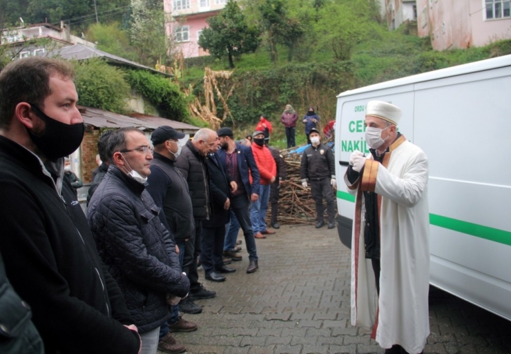 Hollanda’da Hayatını Kaybeden Aile Giresun’da Toprağa Verildi