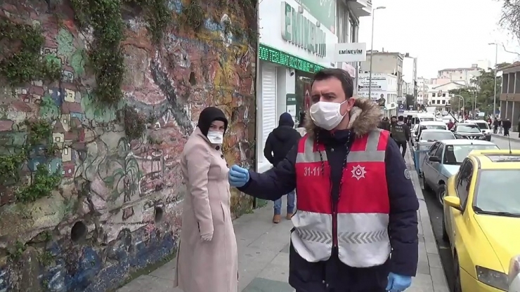 Silivri’de Bin Tl’lik Yardım Kuyruğunda Sosyal Mesafeye Detayı