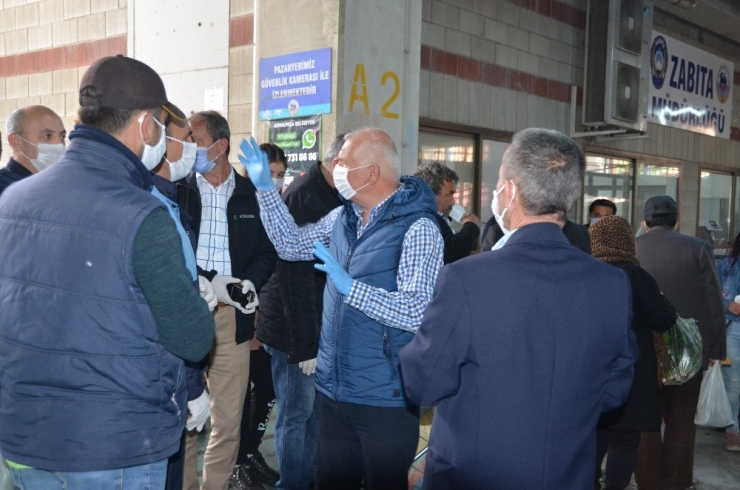 Pazaryerinde Korona Virüse Karşı Dezenfekte Tüneli