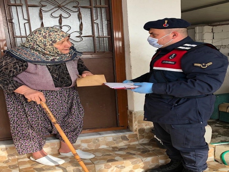 Jandarmadan Sokağa Çıkamayan 4 Bin Kişiye Destek