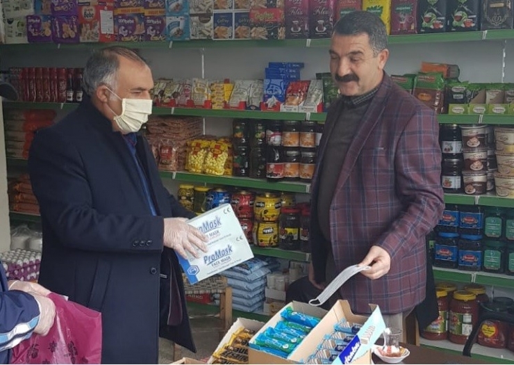 Karlıova’da Esnafa Maske Dağıtıldı