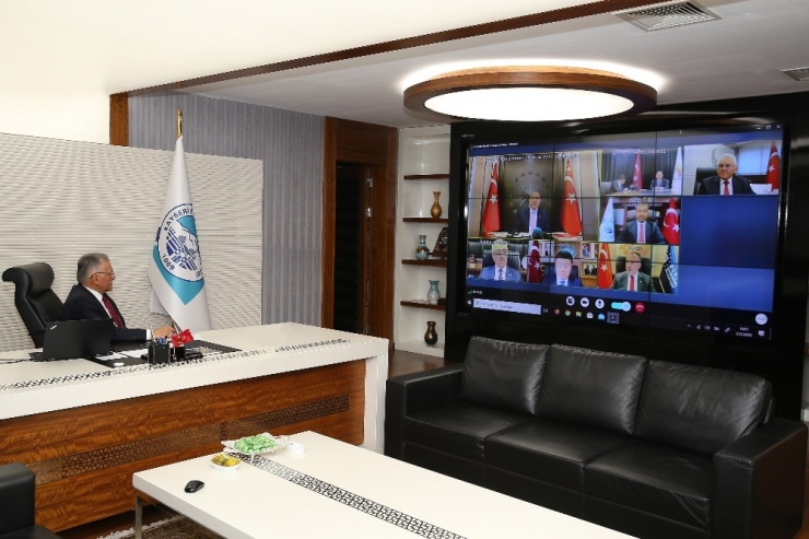 Başkan Büyükkılıç, Cumhurbaşkanı Erdoğan’ın Belediye Başkanları İle Tele Konferans Sistemiyle Yaptığı Toplantıya Katıldı
