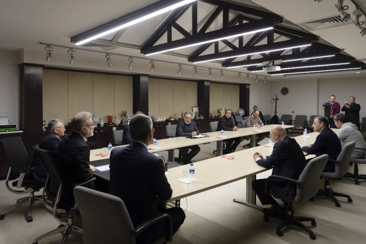 Başkan Büyükkılıç: “Bu Günlerde En Önemli Proje, ‘Evde Kal Projesi’ ”