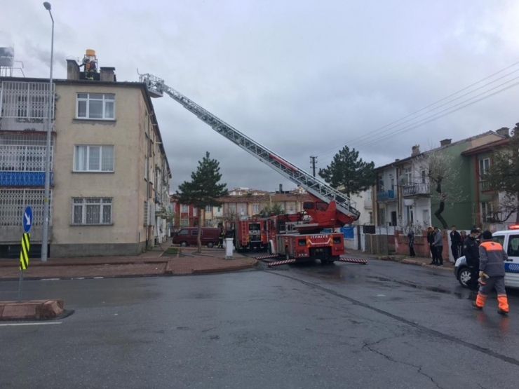 Bacada Çıkan Yangın Kısa Sürede Söndürüldü