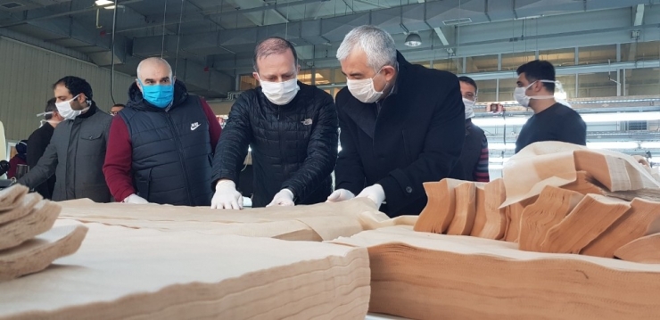 Kocaeli’de Belediye Üretimhaneleri Günlük 17 Bin Maske Üretiyor