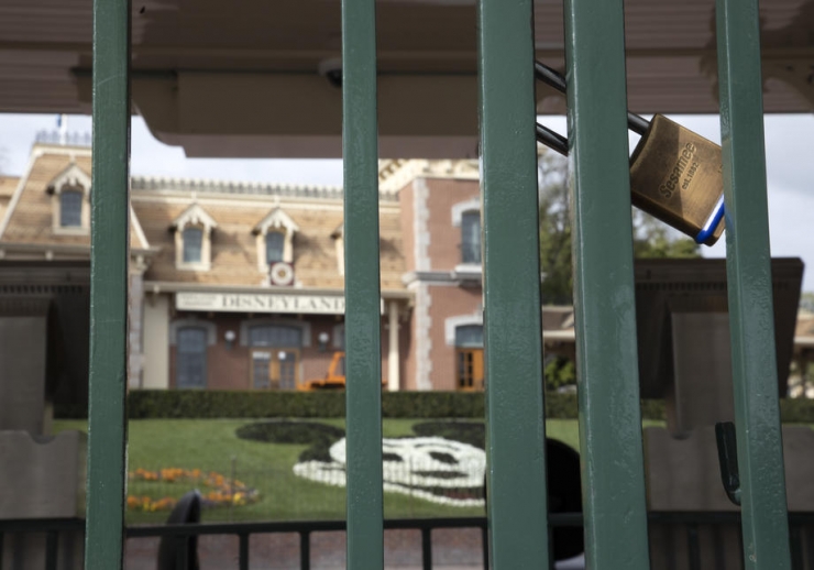 Ünlü Eğlence Parkı Disneyland Çalışanlarına İzin Verdi