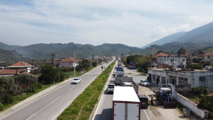 Bafa’da Araç Kuyruğu Havadan Görüntülendi