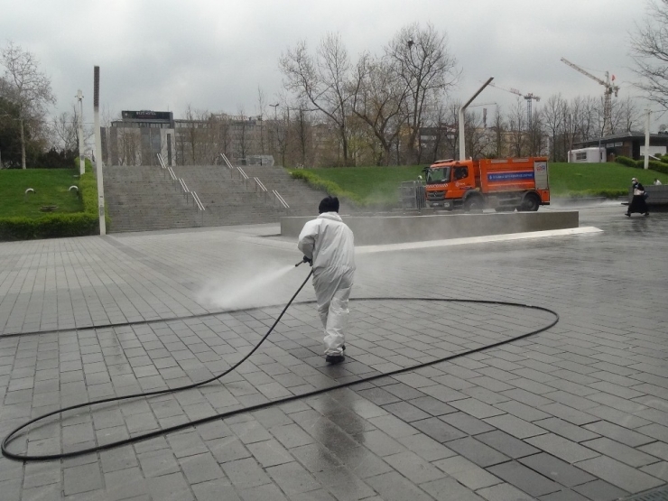 Taksim Meydanı Korona Virüse Karşı Yıkandı