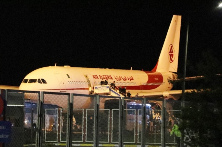 Cezayir’deki Türkler Ülkeye Getirildi