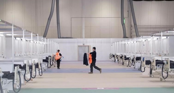 Londra’daki Fuar Merkezi Hastaneye Dönüştürüldü