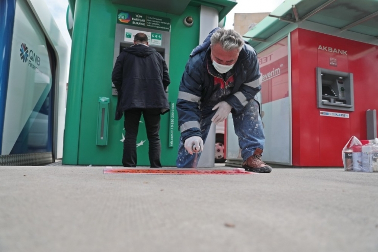 Akhisar Belediyesi Sosyal Mesafe Çizgisi Çekti
