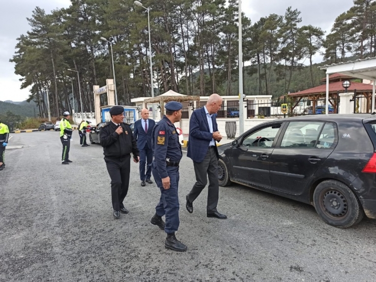 Marmaris Kaymakamı Ertuğ Şevket Aksoy, Çetibeli Kontrol Noktasını Ziyaret Etti