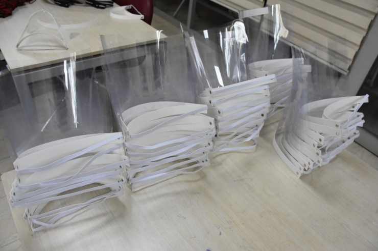 Sağlıkçıların Siper Maskeleri Gençlik Liderlerinden