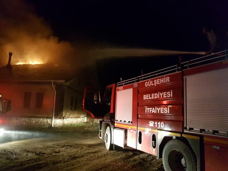 Kartal’ın Eski Belediye Başkanı Öz’ün Malikanesinde Yangın Çıktı