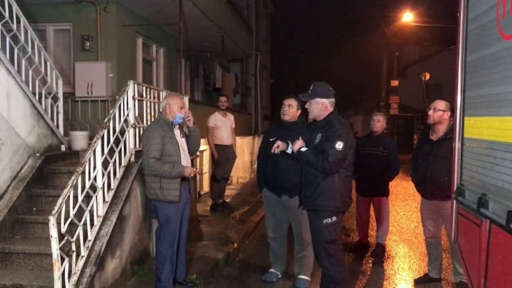 Evinin Alt Katında Yangın Çıktı, Karantinada Tutulan Vatandaş Polis Eşliğinde Olay Yerine Getirildi