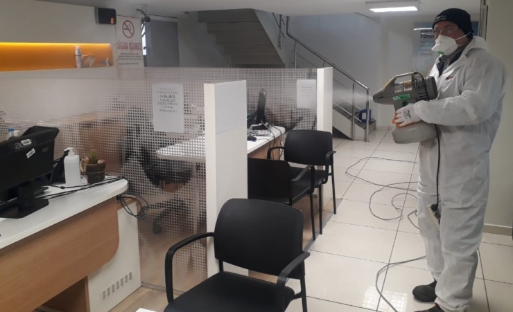 Turgutlu Belediyesinden Pazar Yerlerine El Dezenfektanı