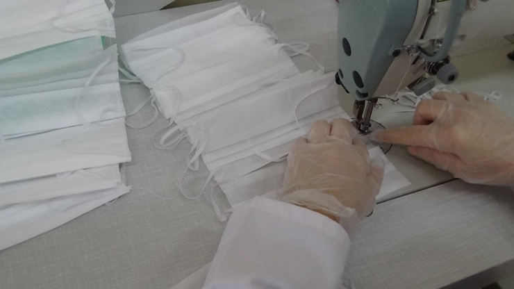 Tuzla’da Halk Eğitim Merkezi Görevlilerinde Gönüllü Maske Üretimi